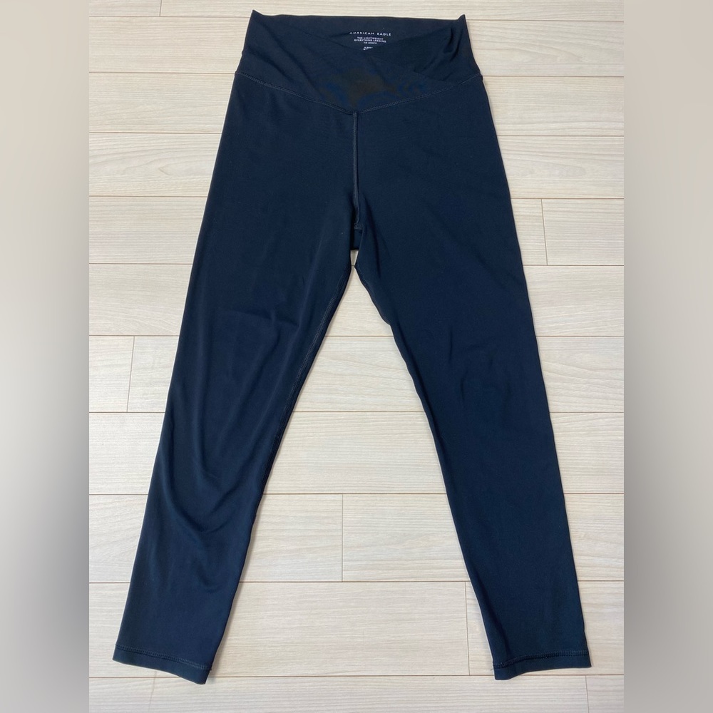 Aerie black 7/8 crossover leggings size medium